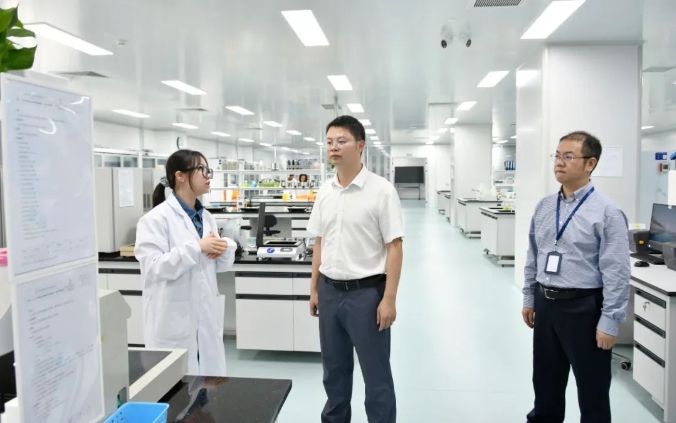 向“新”而行 區主要領導考察生物技術開發企業，擘畫產業發展新藍圖