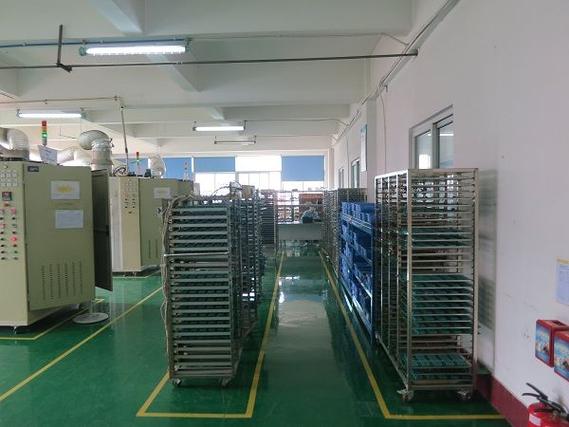 防塵服下的筑夢(mèng)者 黃埔工廠車間的靜默交響